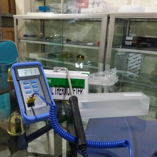 Thermocouple Thermometer with Surface Probe